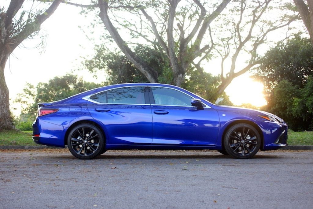 Lexus ES 250 F SPORT