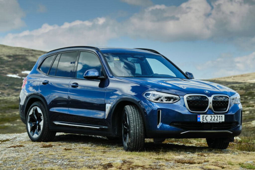BMW iX3